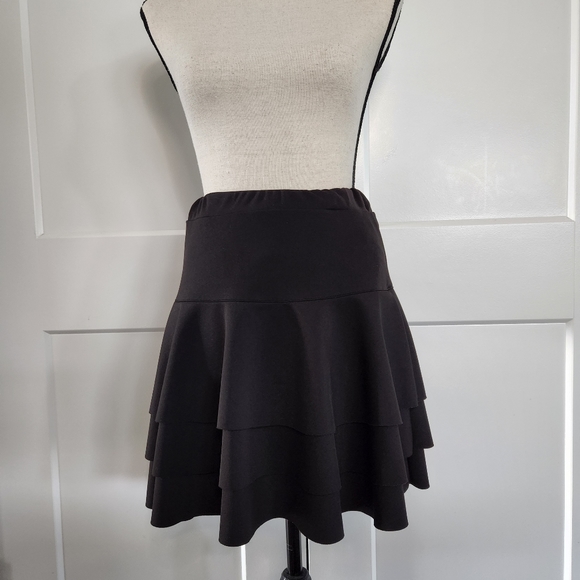 🍉 Black Skirt / Skort - Picture 2 of 4